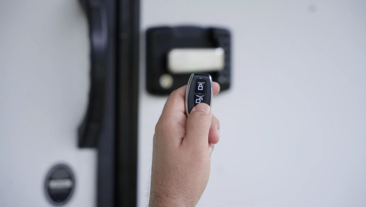 SMART RV DOOR LOCK R8 low battery alert