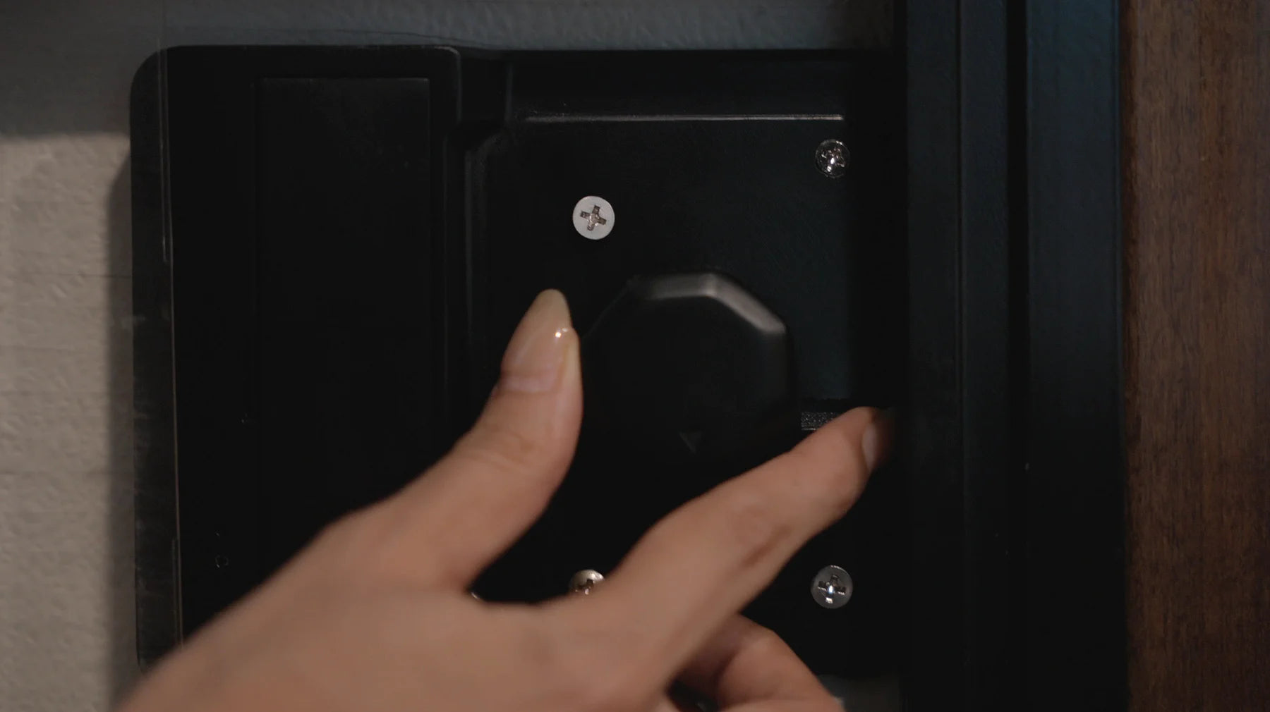 A traveler engaging the R8 interior mechanical lock